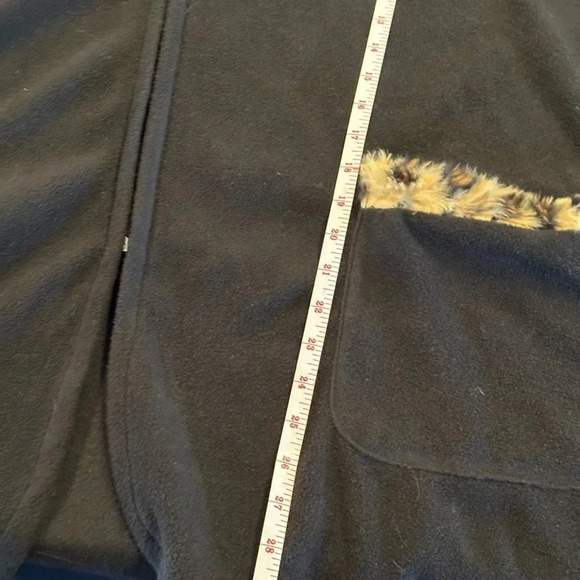 Midnight Velvet Black & Leopard Print Faux Fur Neckline and Pockets Cape - Picture 9 of 11